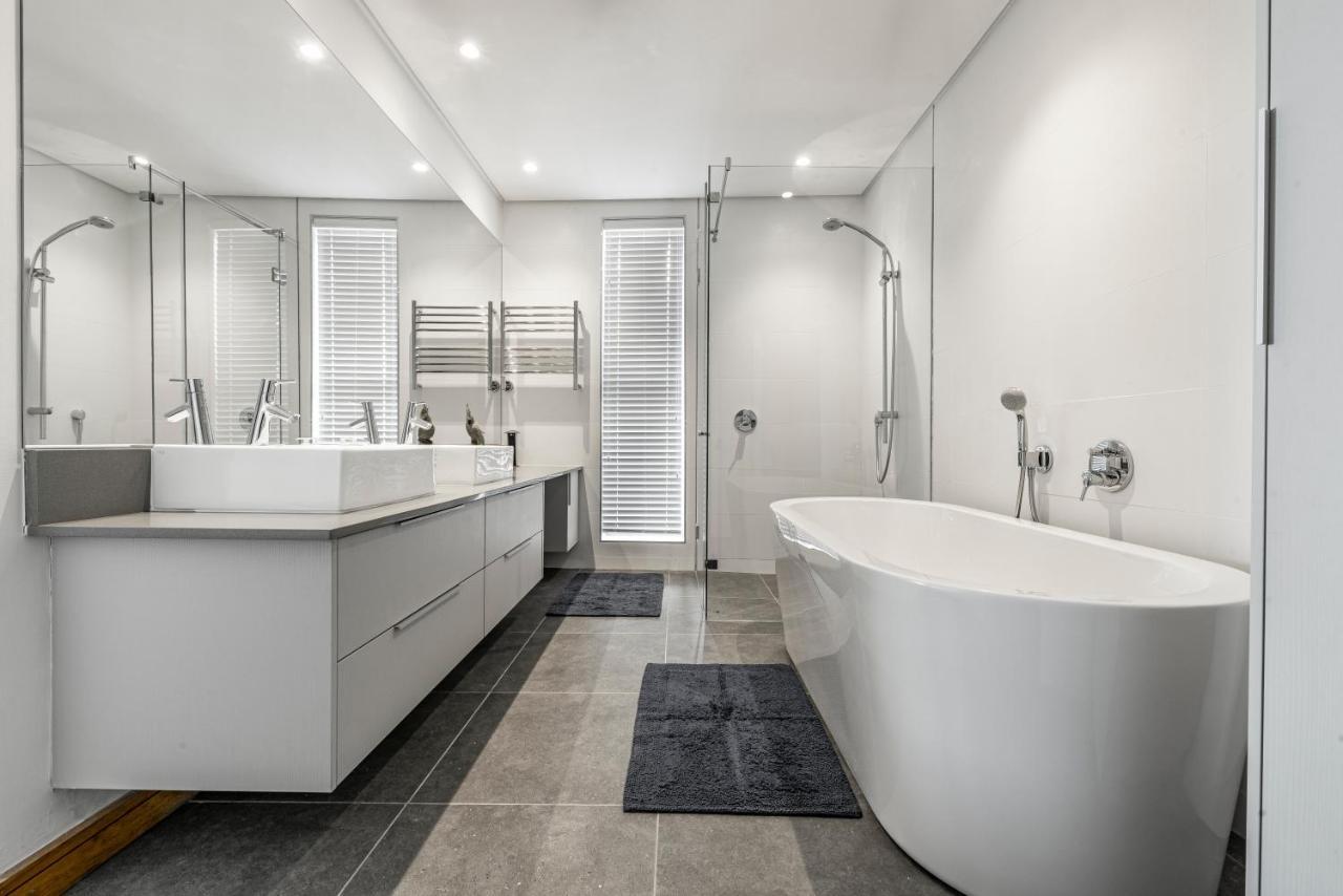 17 Marine, 2 Bedroom Sea-Facing Apt101 Hermanus Exterior photo